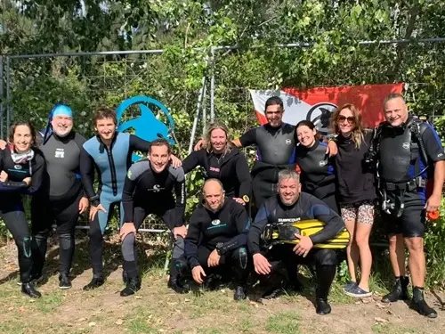 Foto del grupo de buceadores en espejo de agua El Buda. Abril 2022