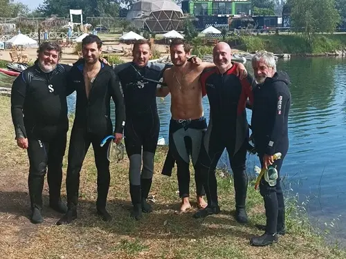 Foto del grupo de buceadores en espejo de agua El Buda. Febrero 2023