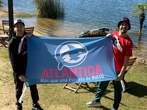 Foto del grupo de buceadores en espejo de agua El Buda. Mayo 2025