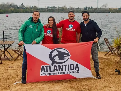 Foto del grupo de buceadores en espejo de agua El Buda. Julio 2026