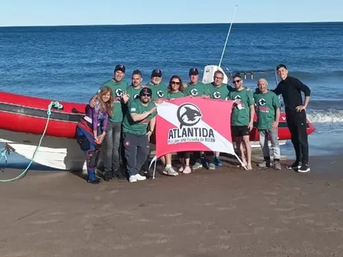 Foto del grupo de buceadores en Las Grutas, septiembre 2024